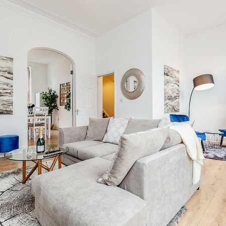 Bright & Spacious 4Beds Home - Kensington High Street-Olympia 런던 외부 사진