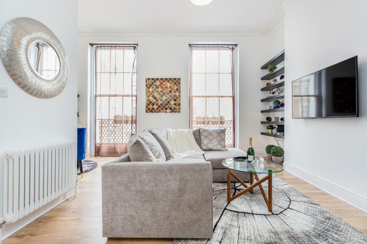 Bright & Spacious 4Beds Home - Kensington High Street-Olympia 런던 외부 사진