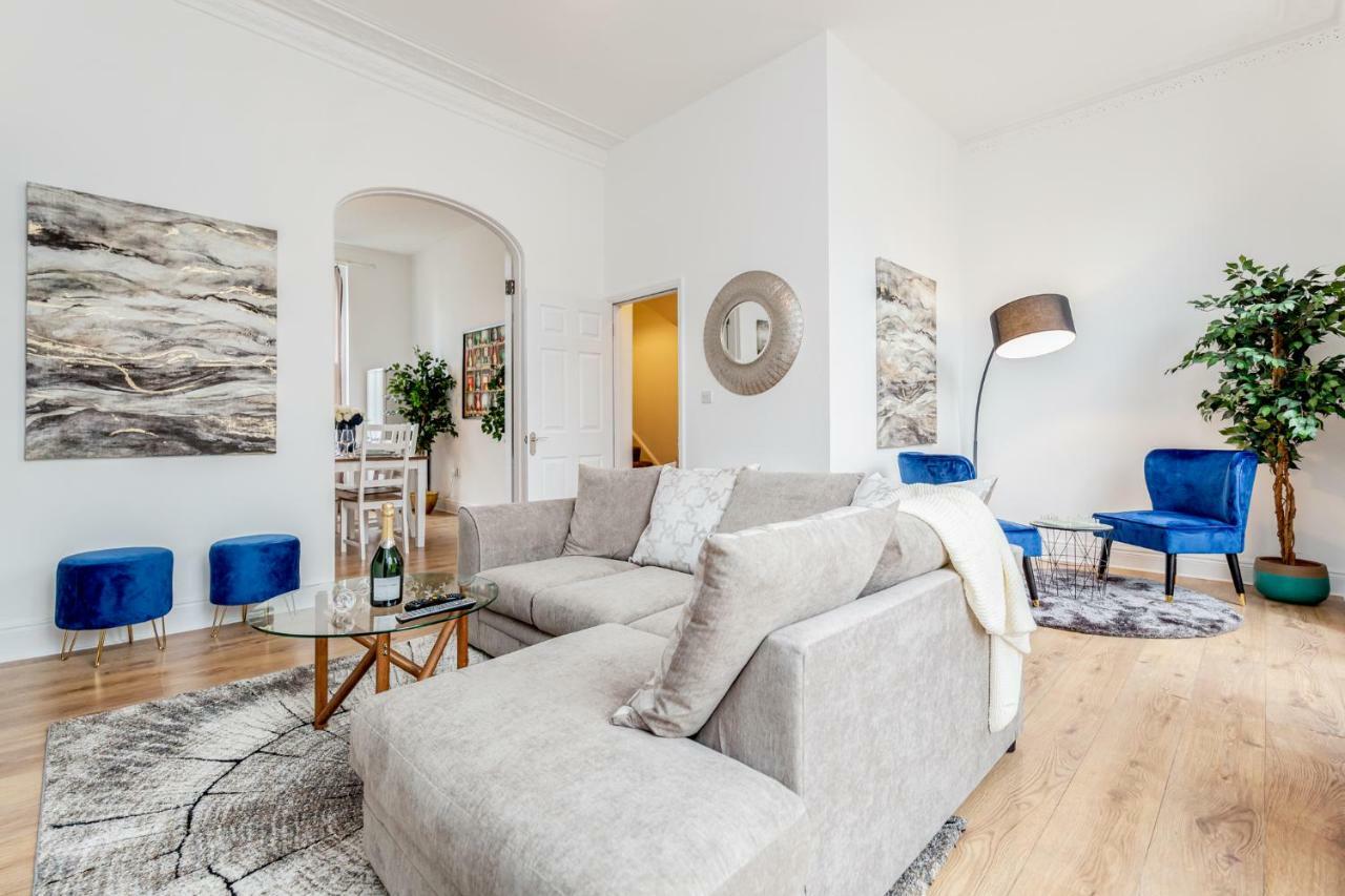 Bright & Spacious 4Beds Home - Kensington High Street-Olympia 런던 외부 사진