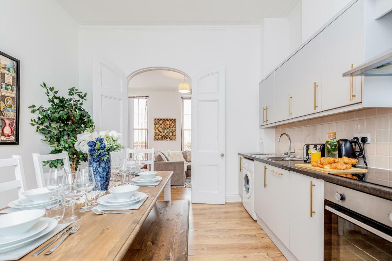 Bright & Spacious 4Beds Home - Kensington High Street-Olympia 런던 외부 사진
