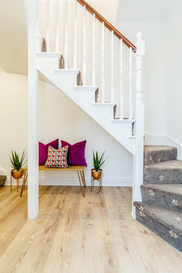 Bright & Spacious 4Beds Home - Kensington High Street-Olympia 런던 외부 사진