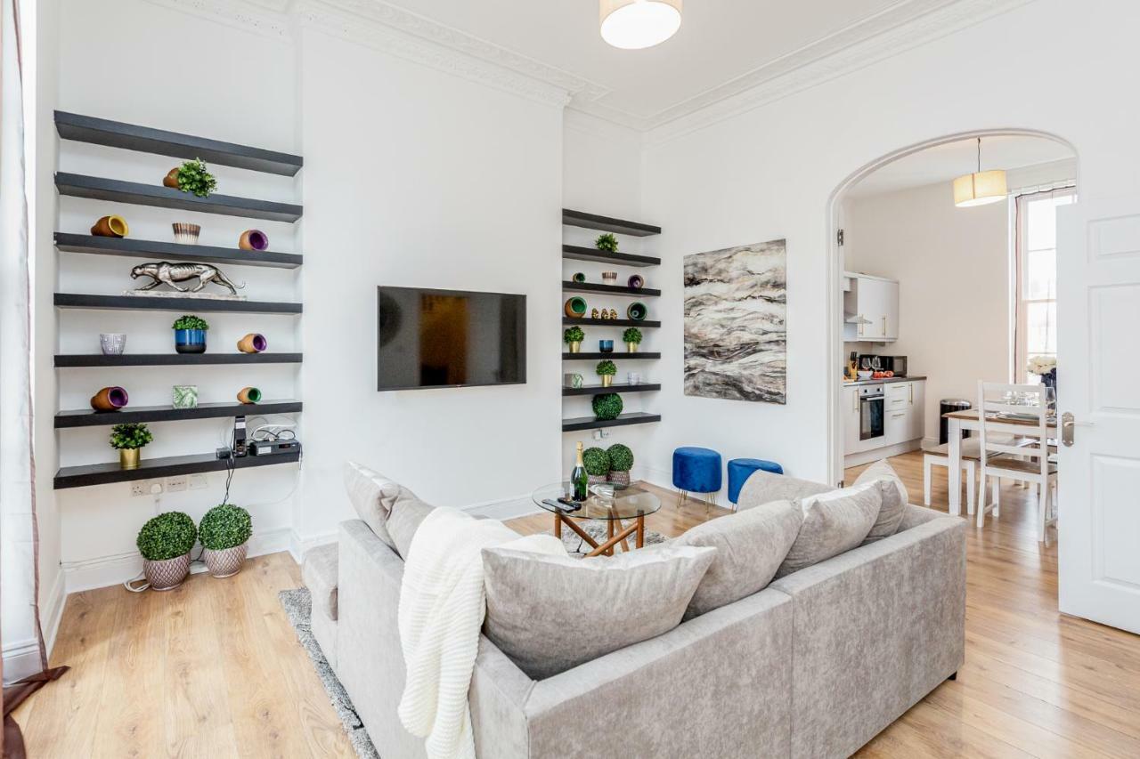 Bright & Spacious 4Beds Home - Kensington High Street-Olympia 런던 외부 사진