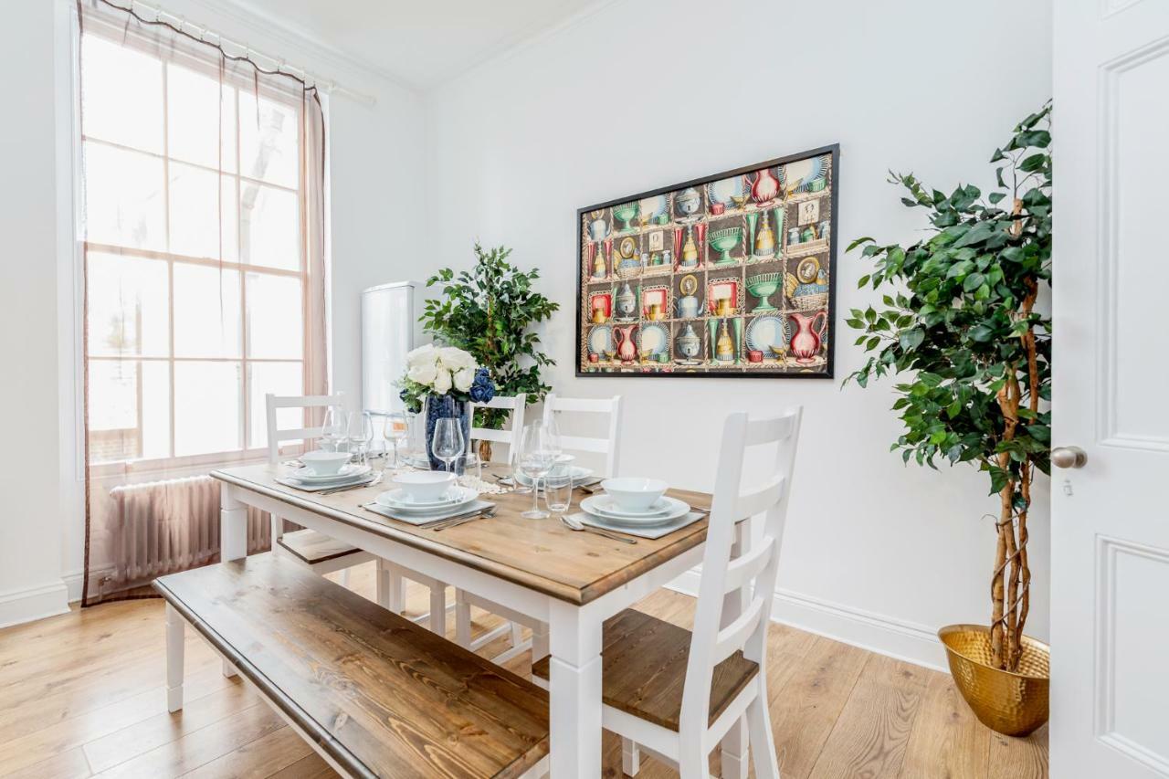 Bright & Spacious 4Beds Home - Kensington High Street-Olympia 런던 외부 사진