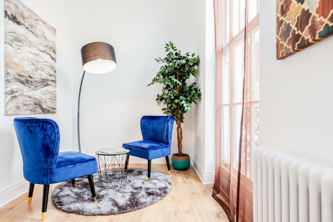 Bright & Spacious 4Beds Home - Kensington High Street-Olympia 런던 외부 사진