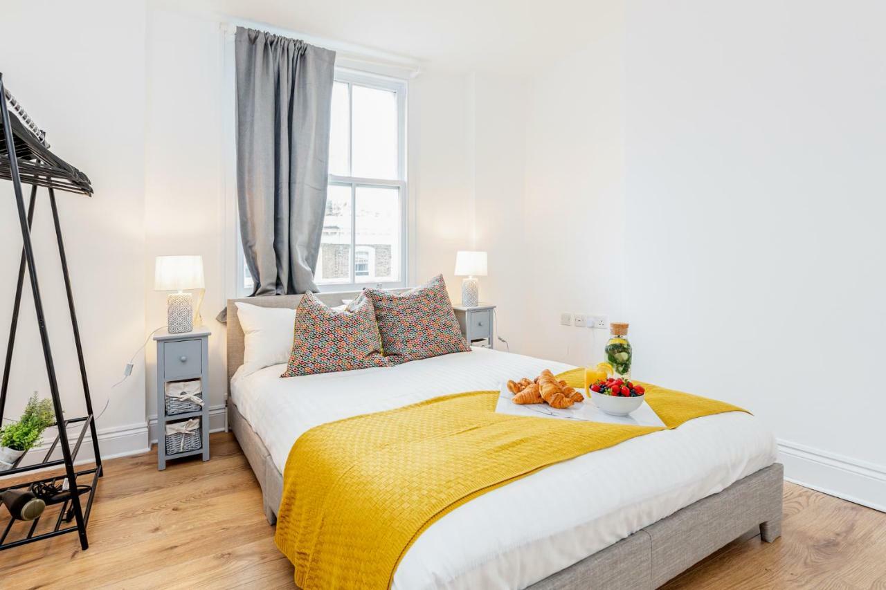 Bright & Spacious 4Beds Home - Kensington High Street-Olympia 런던 외부 사진