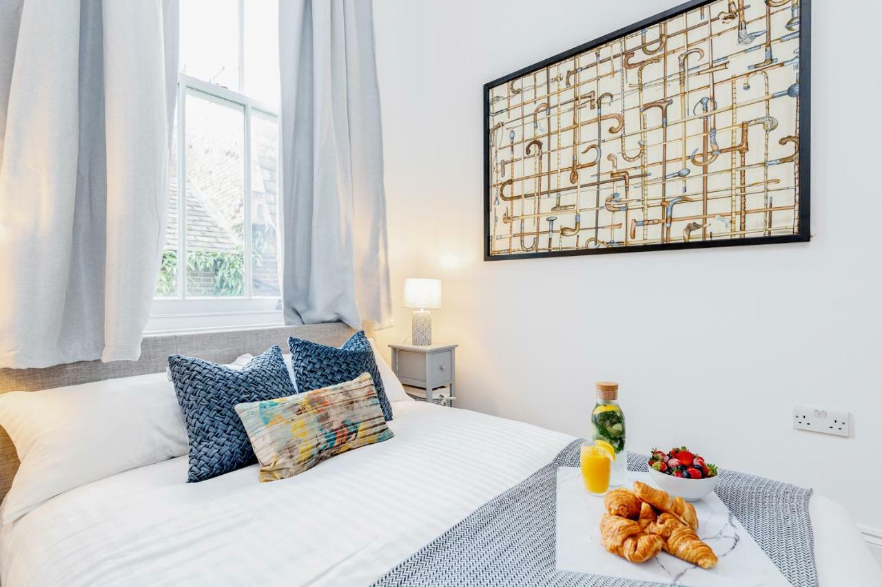 Bright & Spacious 4Beds Home - Kensington High Street-Olympia 런던 외부 사진
