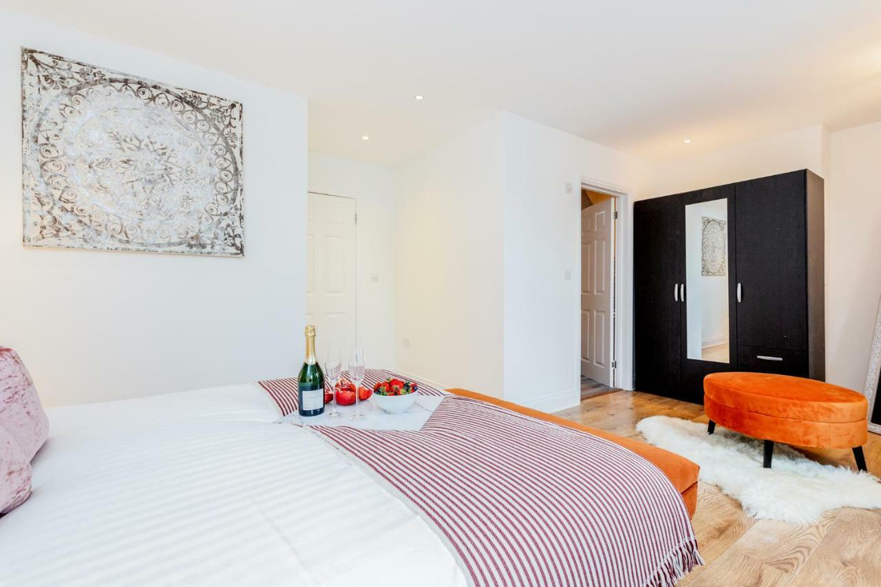 Bright & Spacious 4Beds Home - Kensington High Street-Olympia 런던 외부 사진