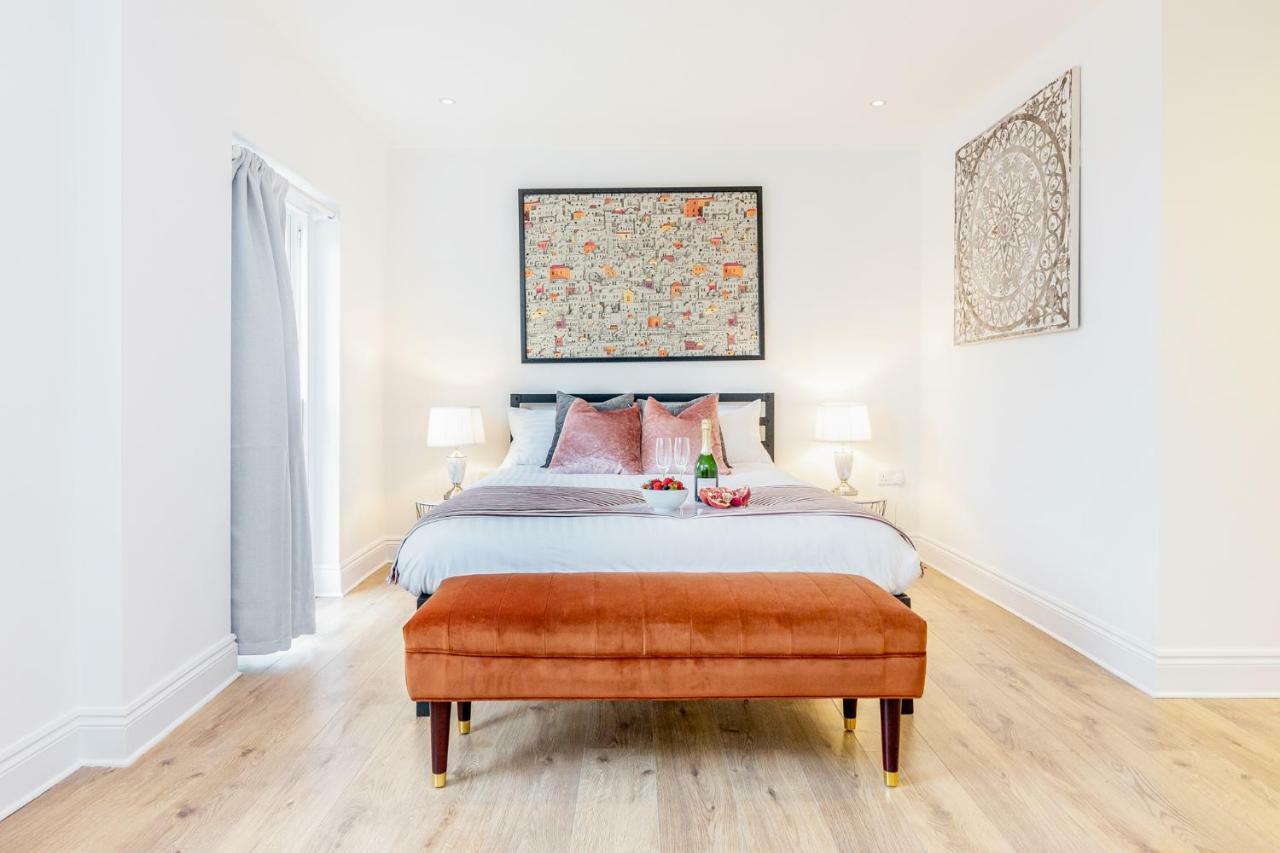 Bright & Spacious 4Beds Home - Kensington High Street-Olympia 런던 외부 사진