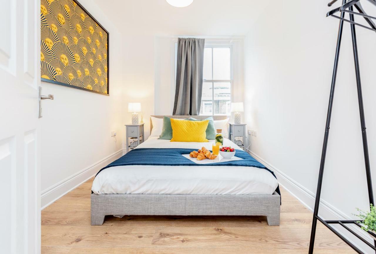 Bright & Spacious 4Beds Home - Kensington High Street-Olympia 런던 외부 사진