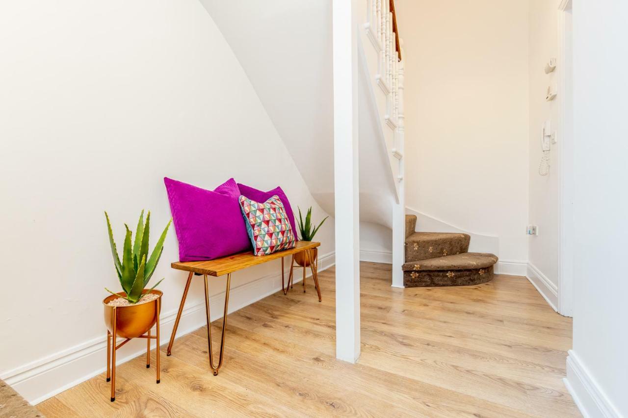 Bright & Spacious 4Beds Home - Kensington High Street-Olympia 런던 외부 사진