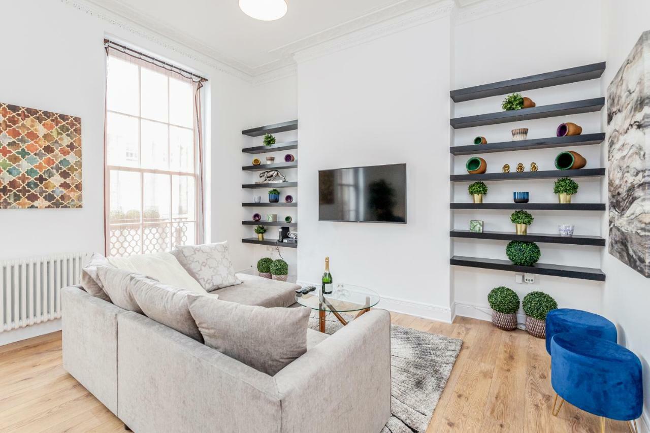 Bright & Spacious 4Beds Home - Kensington High Street-Olympia 런던 외부 사진