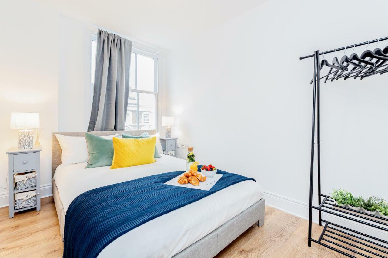 Bright & Spacious 4Beds Home - Kensington High Street-Olympia 런던 외부 사진